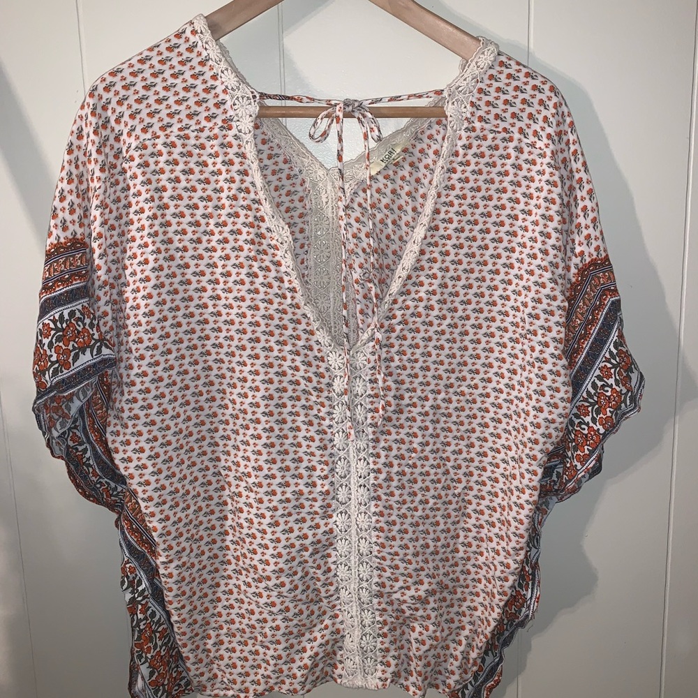 super cute floral top